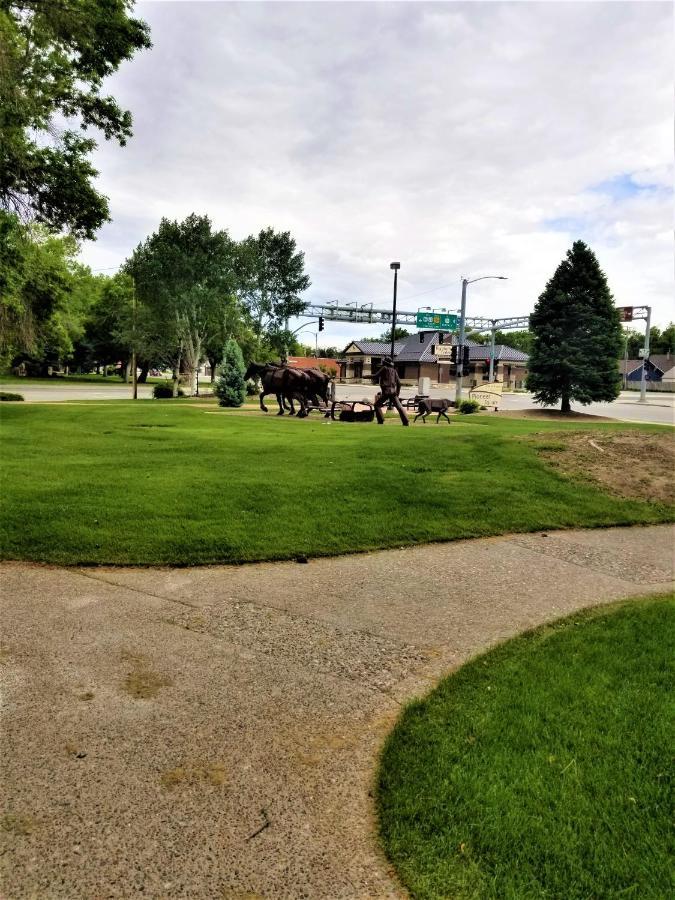 Town House Motor Inn Worland Esterno foto